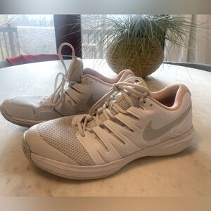 Nike Zoom Court/Tennis shoes size 12